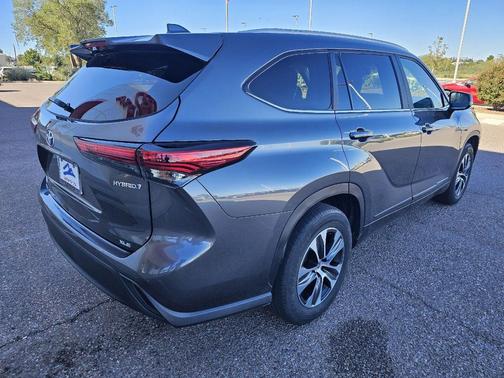 2023 Toyota Highlander Hybrid XLE