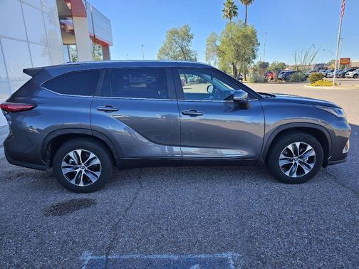 2023 Toyota Highlander Hybrid XLE