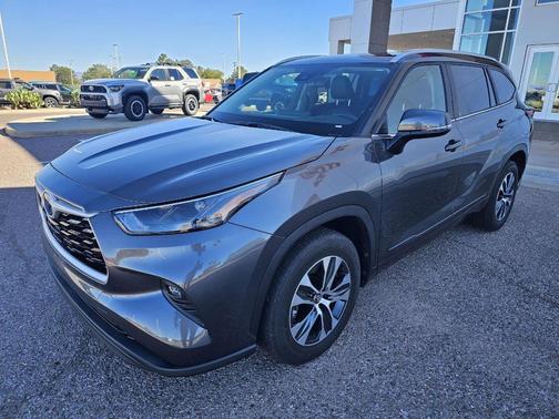 2023 Toyota Highlander Hybrid XLE