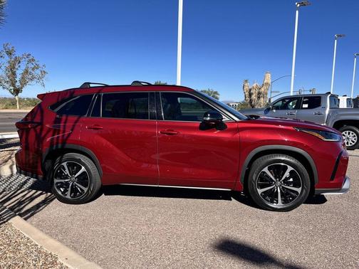 2022 Toyota Highlander XSE
