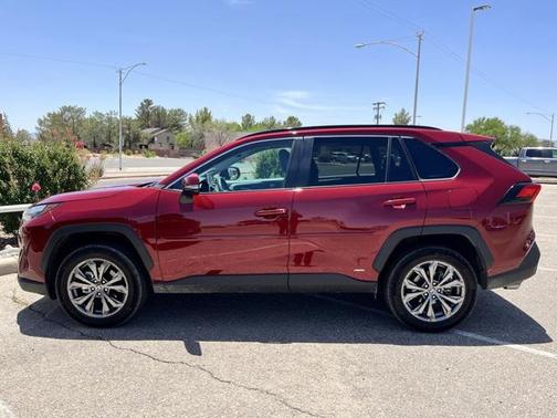 2022 Toyota RAV4 Hybrid XLE Premium
