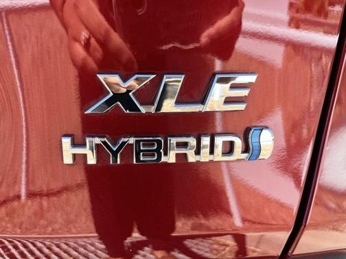 2022 Toyota RAV4 Hybrid XLE Premium