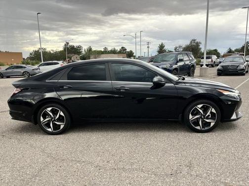 2022 Hyundai ELANTRA Limited