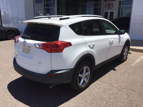 Super White 2014 Toyota RAV4 LE