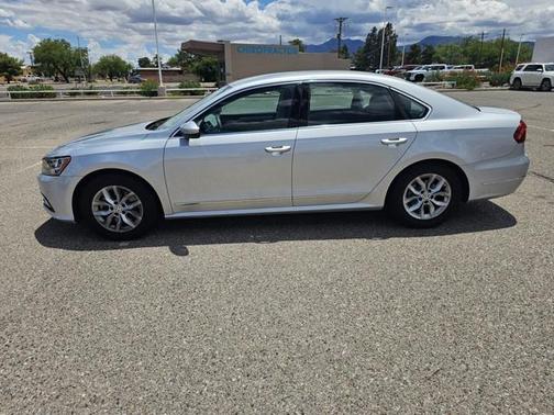 2017 Volkswagen Passat 1.8T S