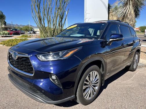 2023 Toyota Highlander Hybrid Platinum