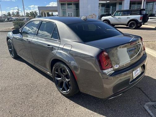 2022 Chrysler 300 Touring