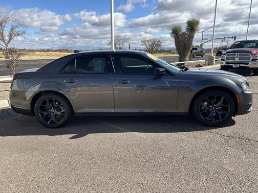 2022 Chrysler 300 Touring