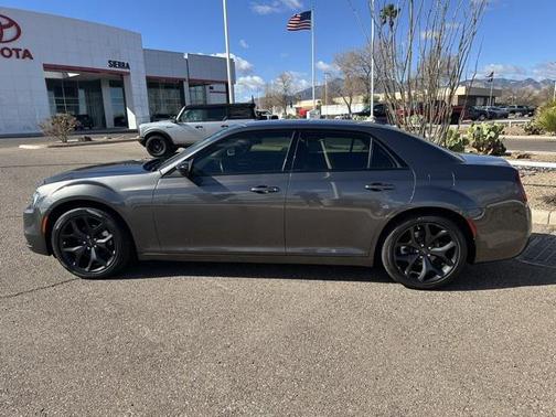 2022 Chrysler 300 Touring