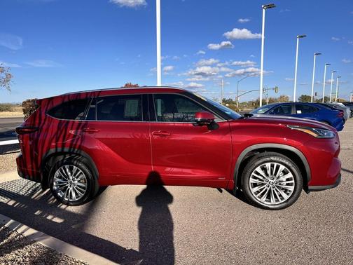 2025 Toyota Highlander Hybrid Platinum