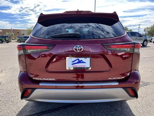 2025 Toyota Highlander Hybrid Platinum