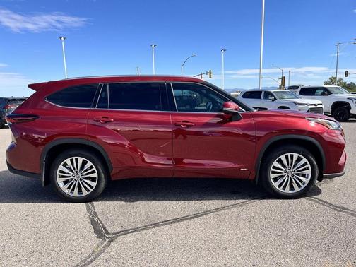 2025 Toyota Highlander Hybrid Platinum