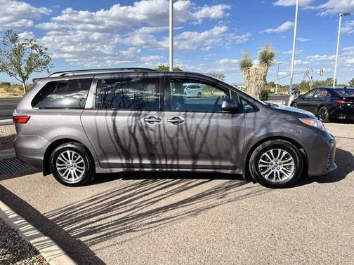 2020 Toyota Sienna XLE
