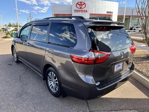 2020 Toyota Sienna XLE