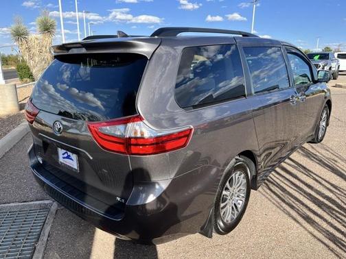 2020 Toyota Sienna XLE