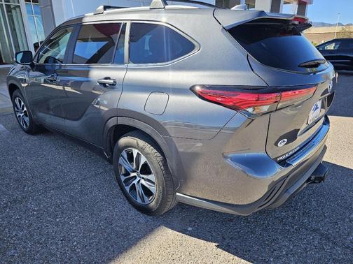 2023 Toyota Highlander Hybrid XLE