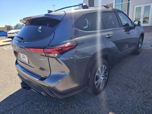 2023 Toyota Highlander Hybrid XLE