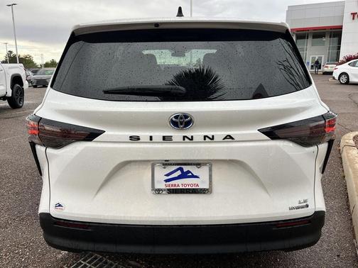 2024 Toyota Sienna LE