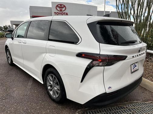 2024 Toyota Sienna LE
