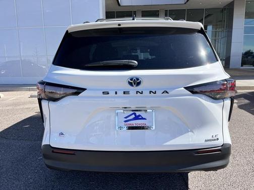 2023 Toyota Sienna LE