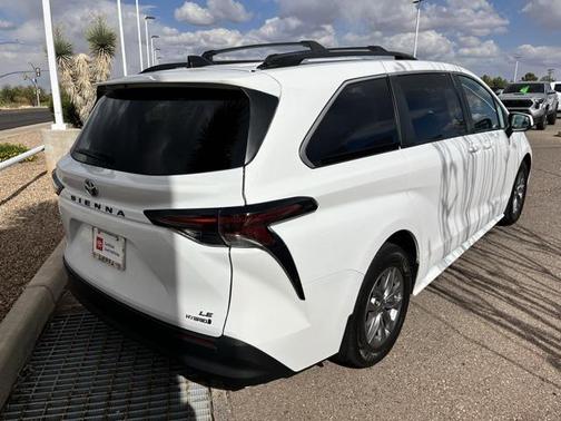 2023 Toyota Sienna LE