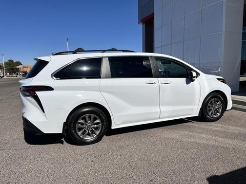 2023 Toyota Sienna LE