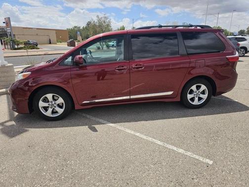 2019 Toyota Sienna LE
