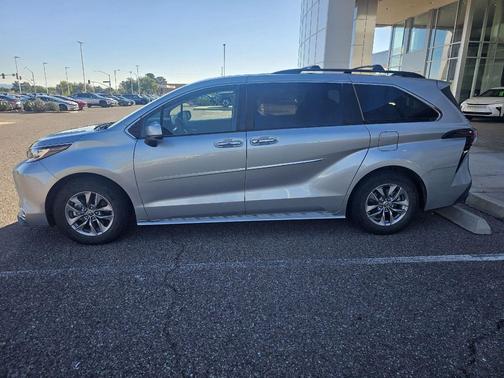 2023 Toyota Sienna XLE