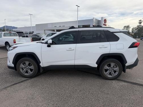 Ice Cap 2024 Toyota RAV4 XLE