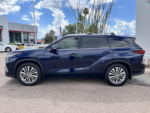 2023 Toyota Highlander Platinum