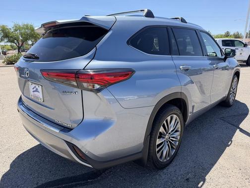 Moon Dust 2021 Toyota Highlander Hybrid Platinum