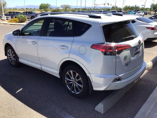 Blizzard Pearl 2018 Toyota RAV4 Platinum