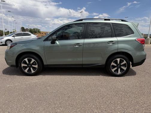 Jasmine Green Metallic 2018 Subaru Forester 2.5i Limited