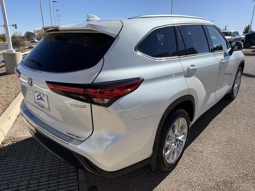 2023 Toyota Highlander Hybrid Limited