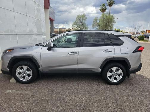 2020 Toyota RAV4 Hybrid XLE