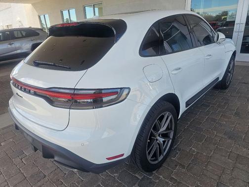 2022 Porsche Macan Base