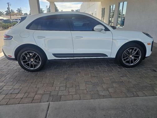2022 Porsche Macan Base