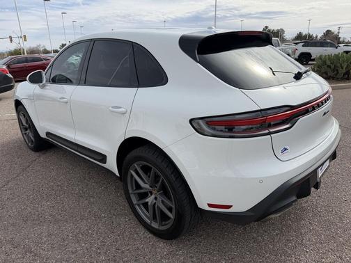 2022 Porsche Macan Base