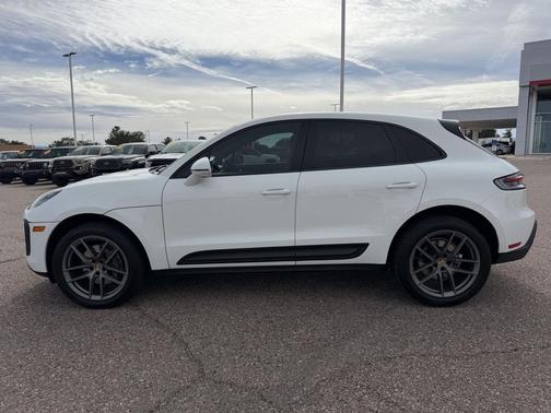 2022 Porsche Macan Base