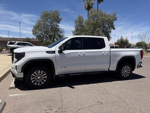 Summit White 2023 GMC Sierra 1500 AT4