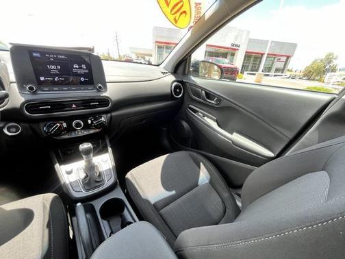 2022 Hyundai KONA SEL