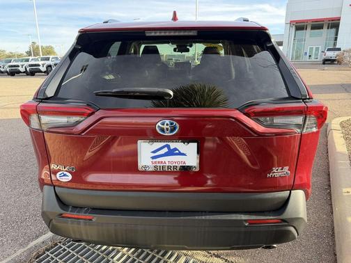 2022 Toyota RAV4 Hybrid XLE