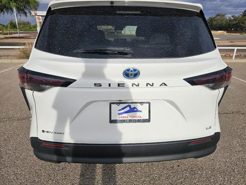 2025 Toyota Sienna LE