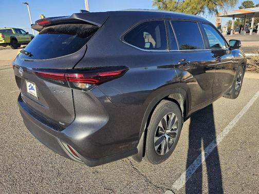 2025 Toyota Highlander Hybrid XLE