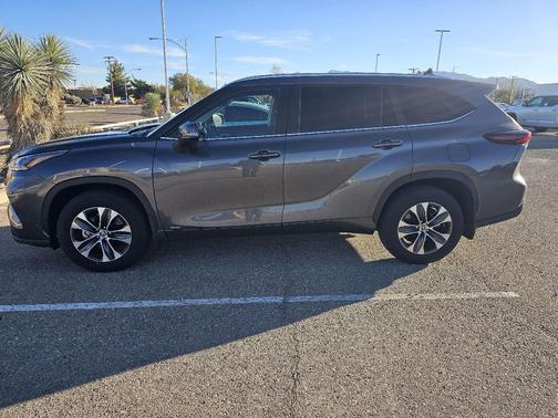 2025 Toyota Highlander Hybrid XLE