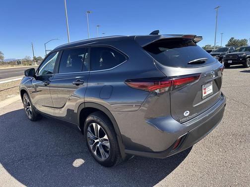 2025 Toyota Highlander Hybrid XLE