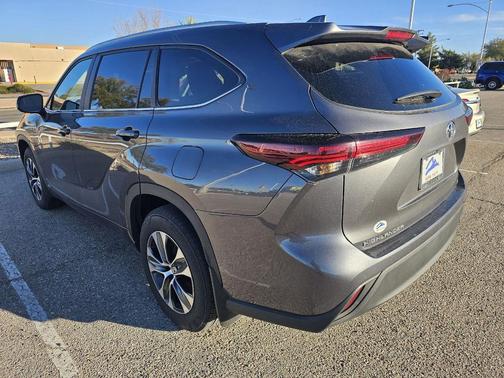 2025 Toyota Highlander Hybrid XLE