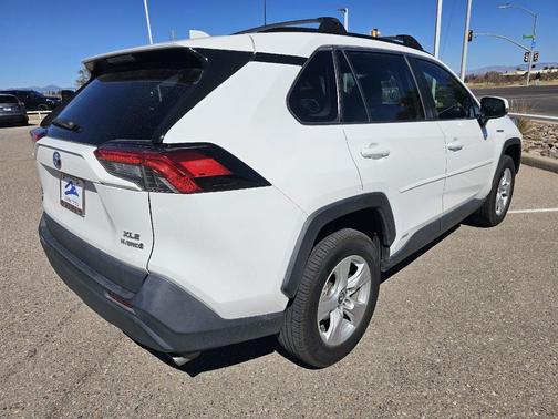 2021 Toyota RAV4 Hybrid XLE