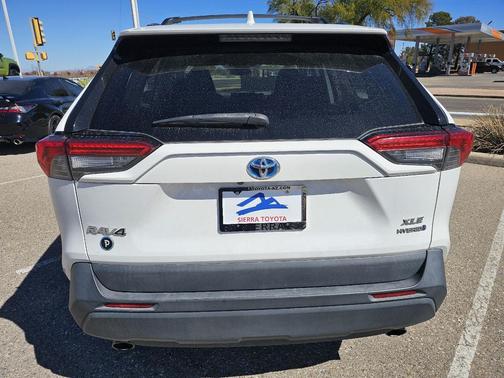 2021 Toyota RAV4 Hybrid XLE