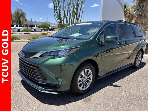 2025 Toyota Sienna LE